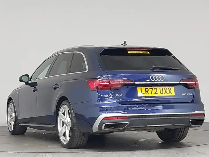 Audi A4 Avant 2022 photo 2
