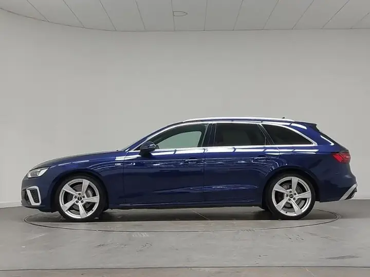 Audi A4 Avant 2022 photo 4