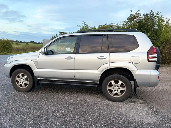 Toyota Land Cruiser 2004 photo 5