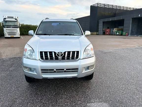 Toyota Land Cruiser 2004 photo 2