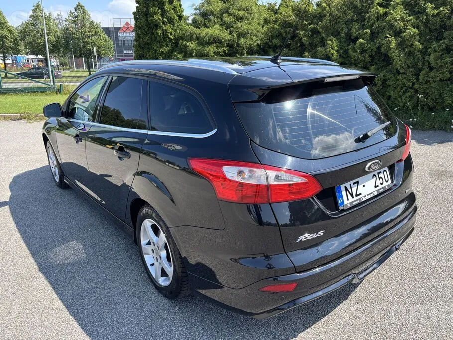 Ford Focus 2012 photo 2