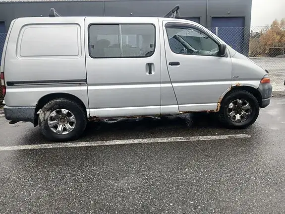 Toyota Hiace 2002 photo 4