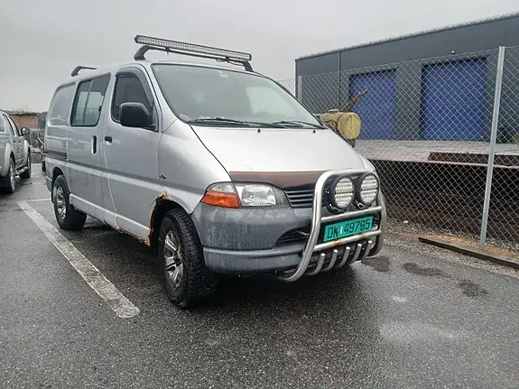 Toyota Hiace 2002 photo 2