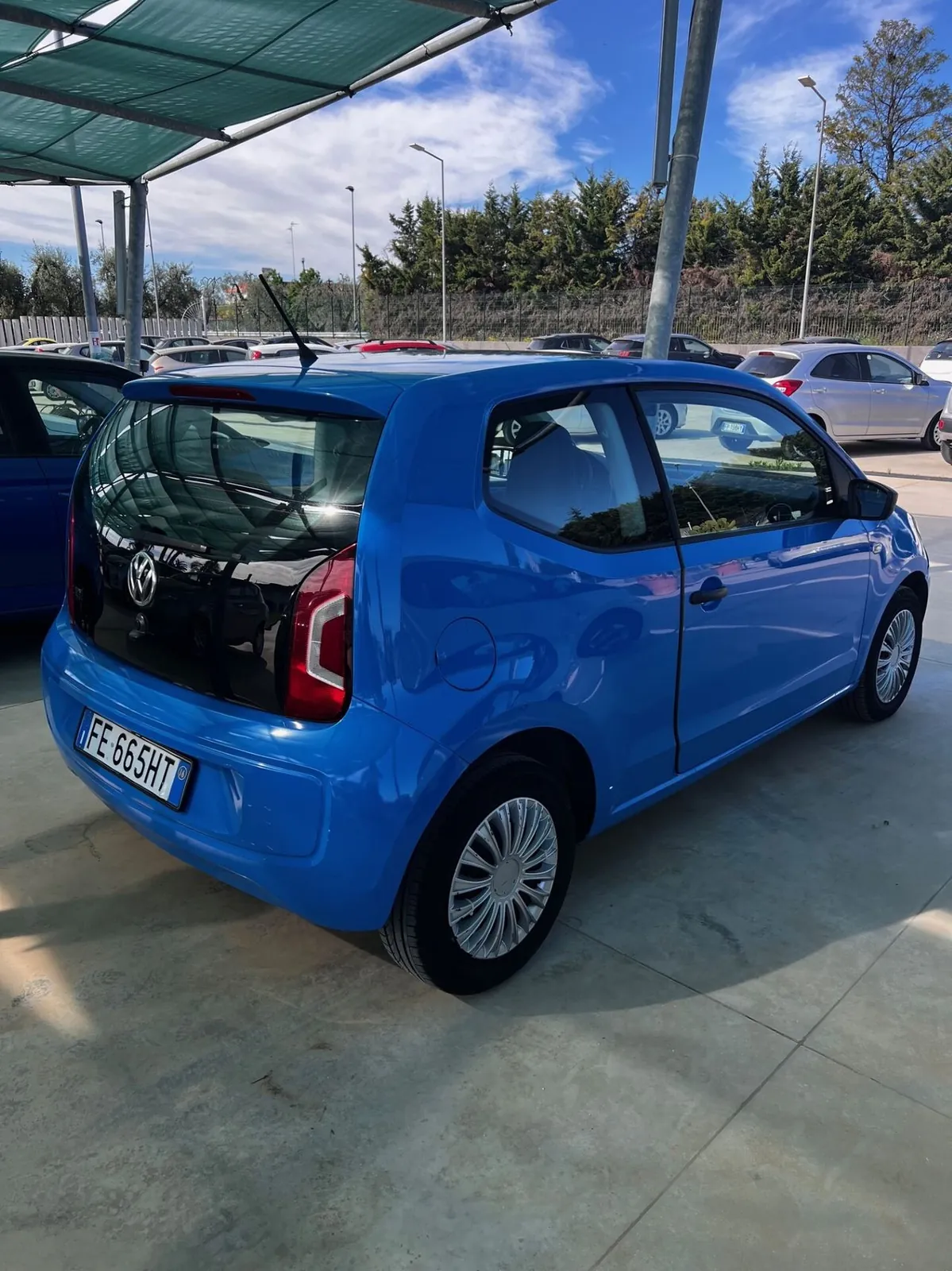 Volkswagen Up 2016 photo 3