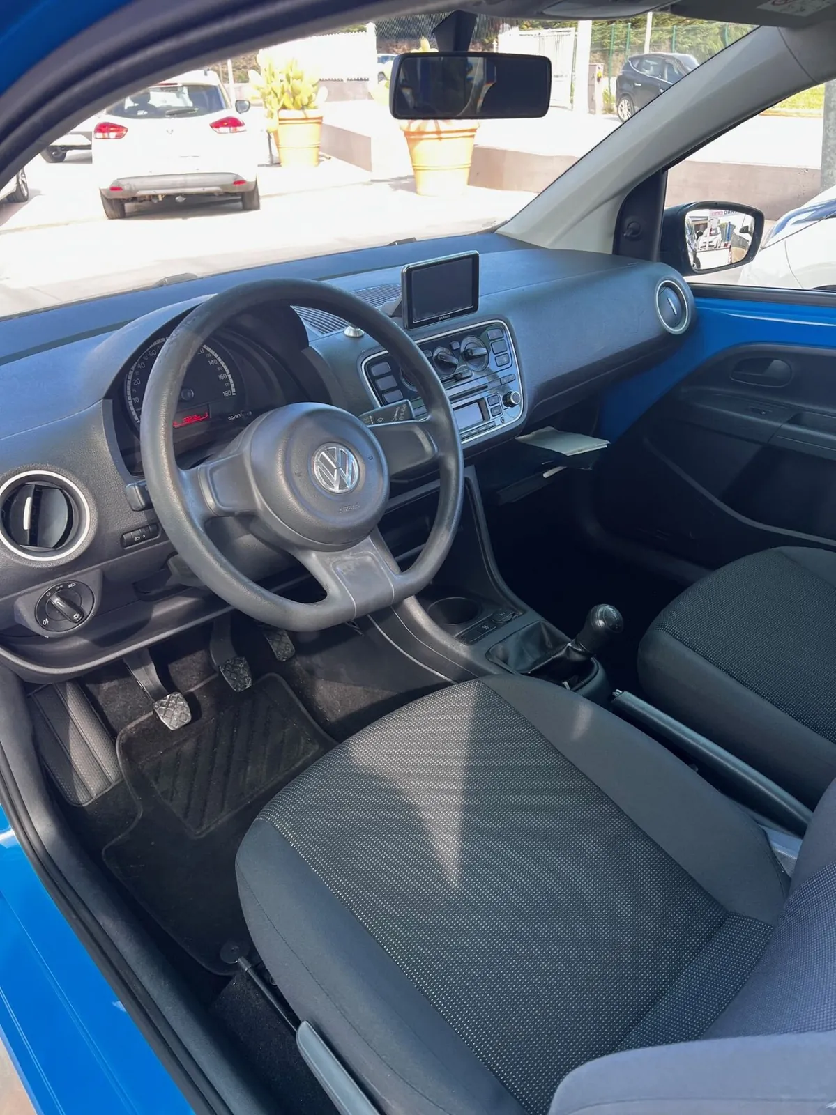 Volkswagen Up 2016 photo 5