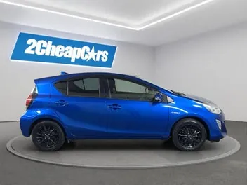 Toyota Aqua 2015 photo 5