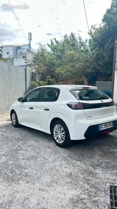 Peugeot 208 2021 photo 2