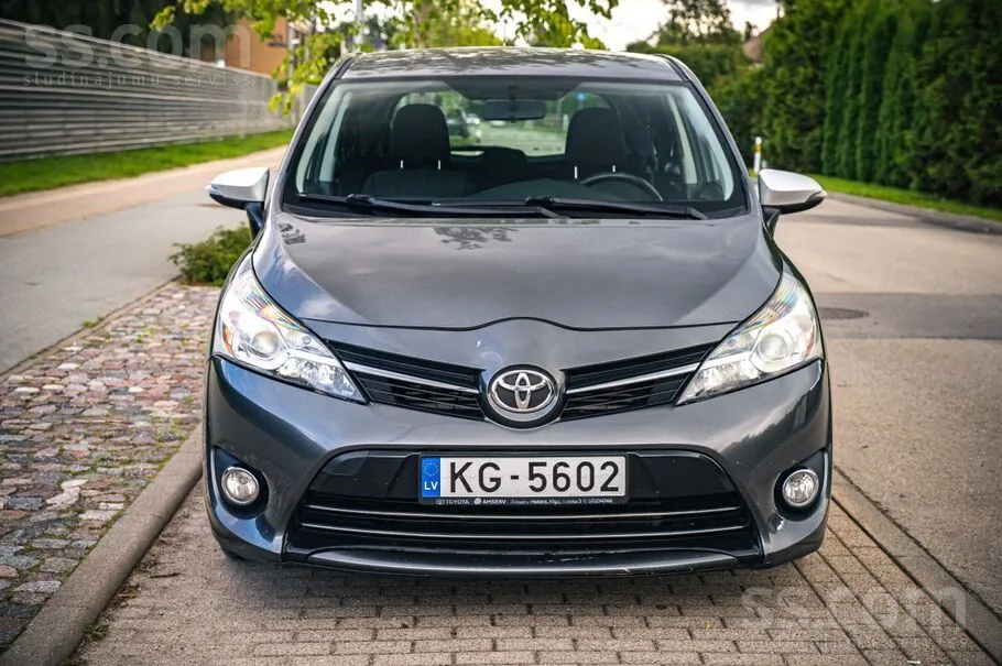 Toyota Verso 2013 photo 2