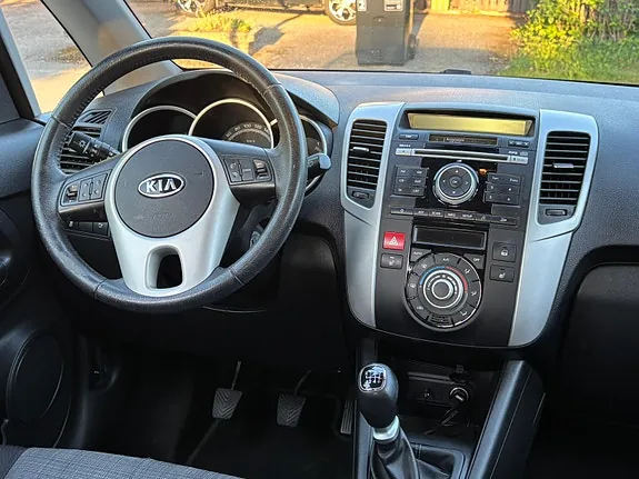 Kia Venga 2011 photo 4