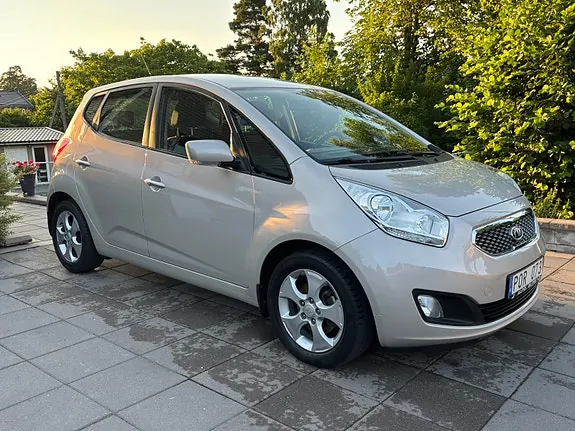 Kia Venga 2011 photo 2
