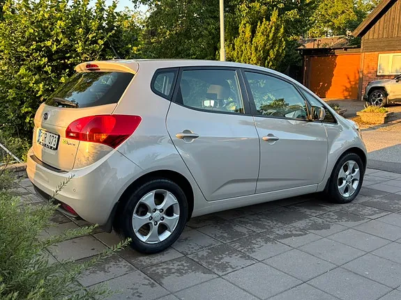 Kia Venga 2011 photo 3