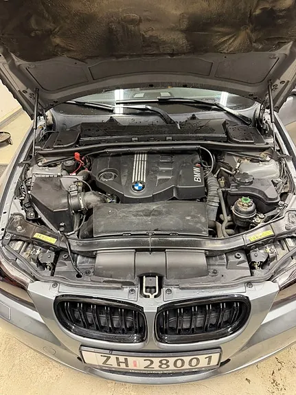 BMW 320D 2010 photo 3