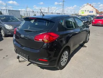 Kia Cee D 2015 photo 3