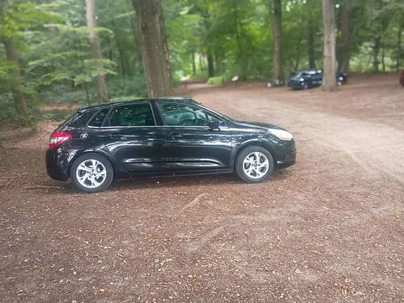 Citroen C4 2011 photo 3