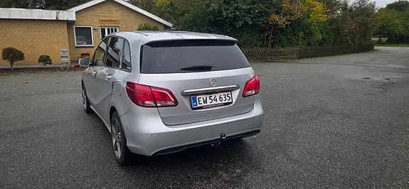 Mercedes-Benz B180 2015 photo 4