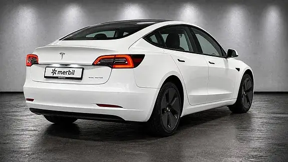 Tesla Model 3 2023 photo 4