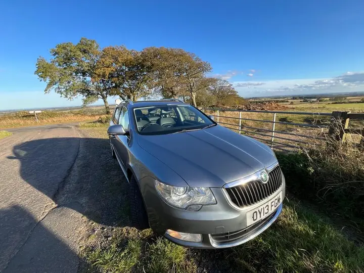 Skoda Superb 2013 photo 2