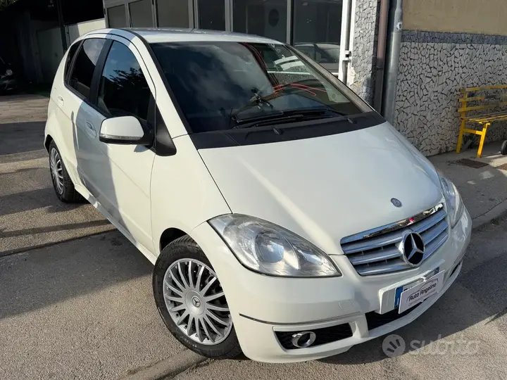 Mercedes-Benz A-Class 2011 photo 4