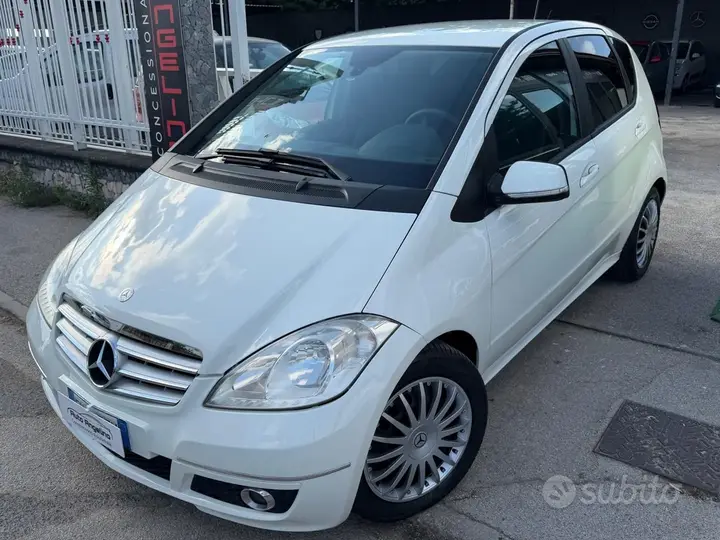 Mercedes-Benz A-Class 2011 photo 2