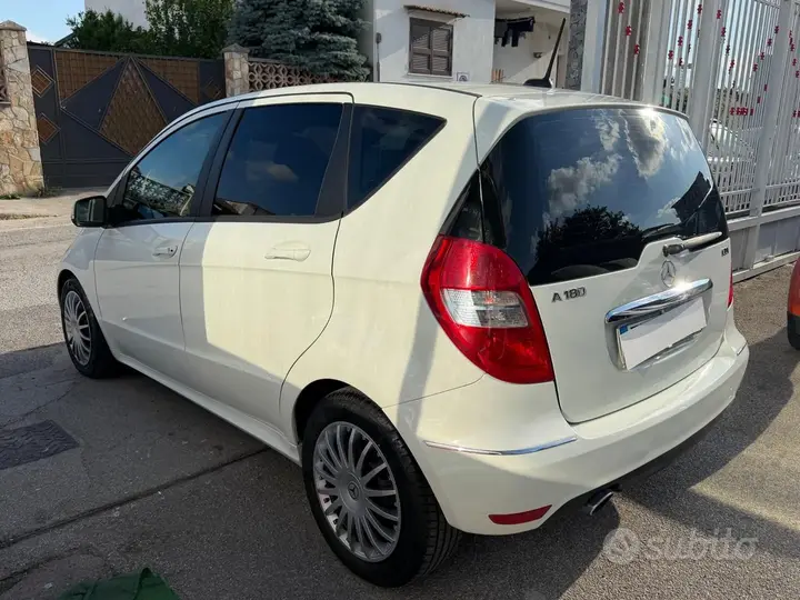 Mercedes-Benz A-Class 2011 photo 3