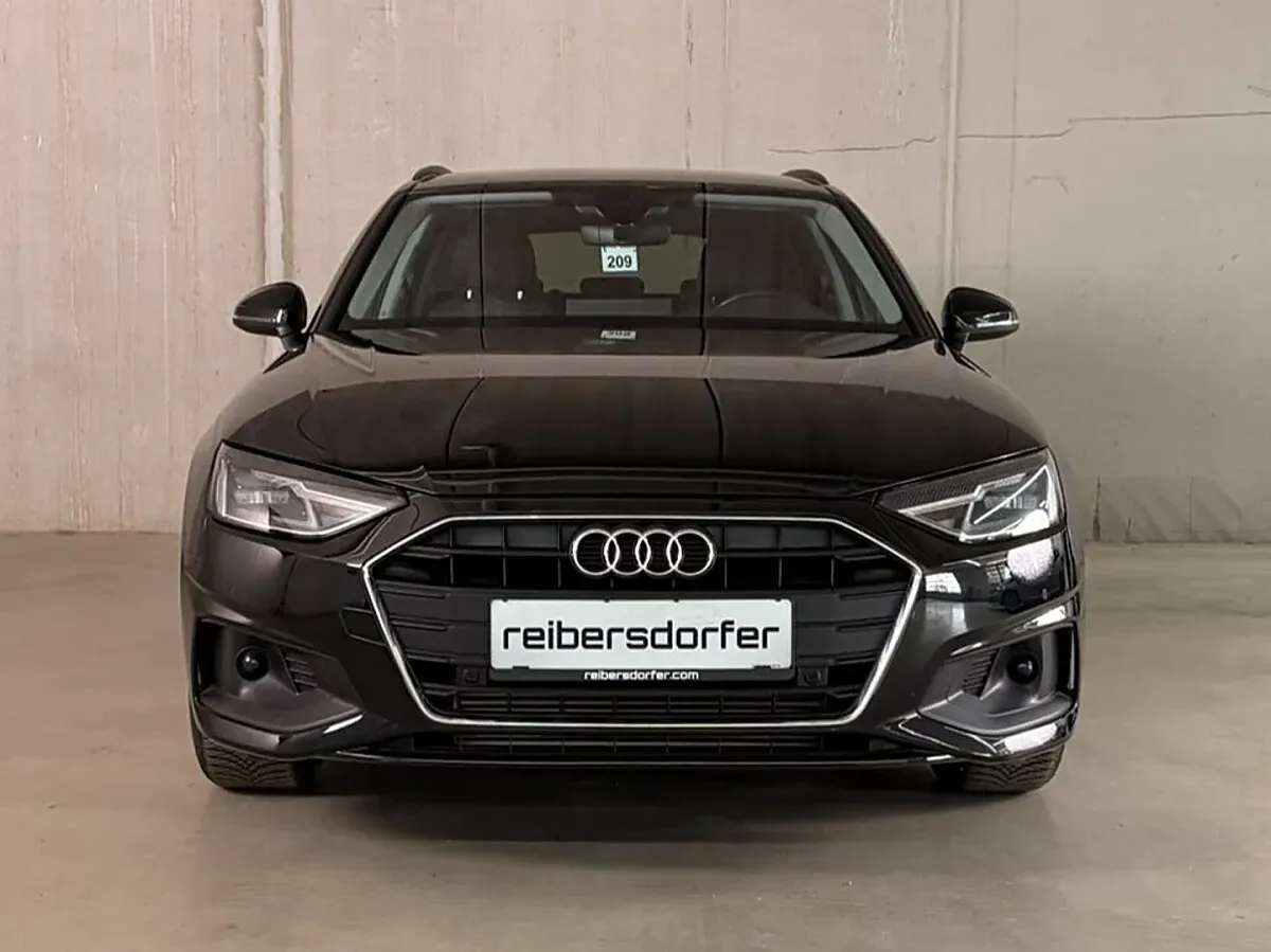 Audi A4 2022 photo 2