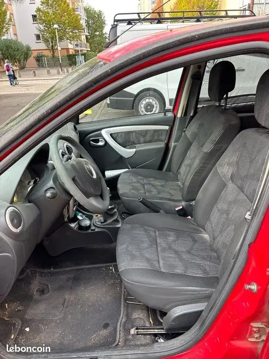 Dacia Sandero 2010 photo 3
