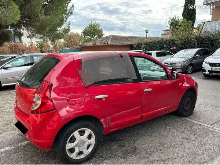 Dacia Sandero 2010 photo 2