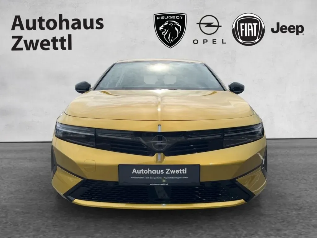 Opel Astra photo 2
