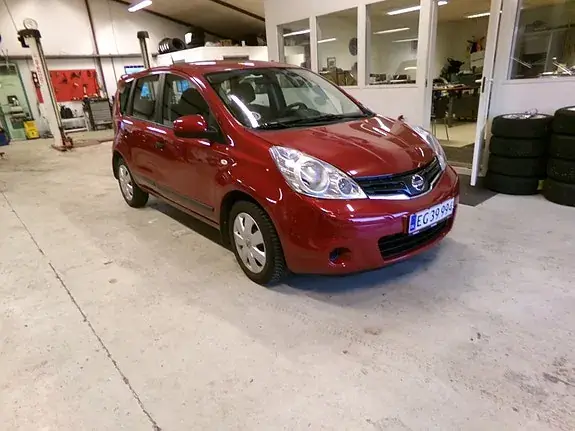 Nissan Note 2011 photo 2