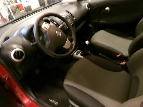 Nissan Note 2011 photo 5