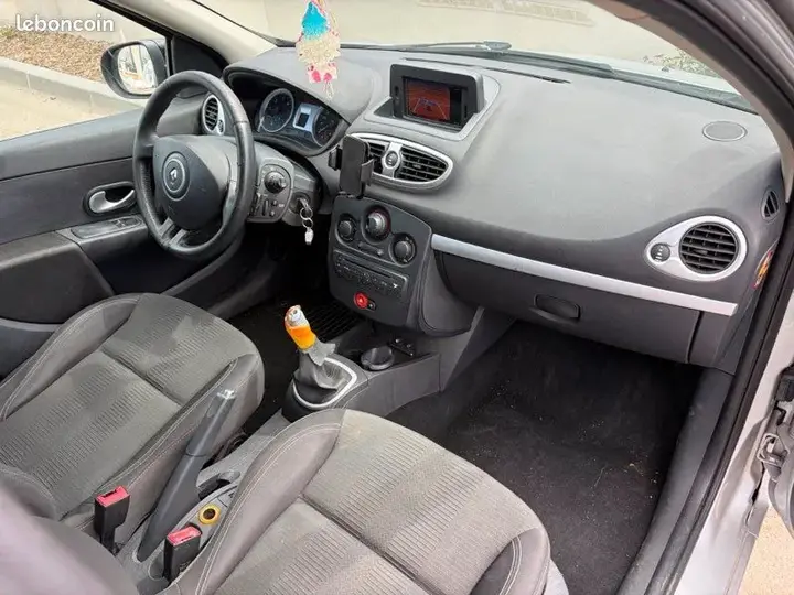 Renault Clio 2009 photo 3
