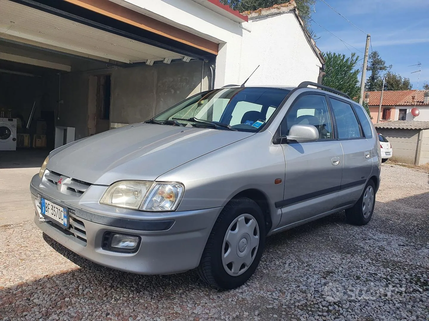 Mitsubishi Space Star 1999 photo 4