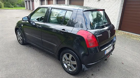 Suzuki Swift 2005 photo 4