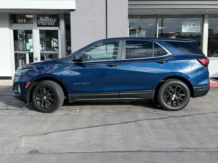 Chevrolet Equinox 2022 photo 2