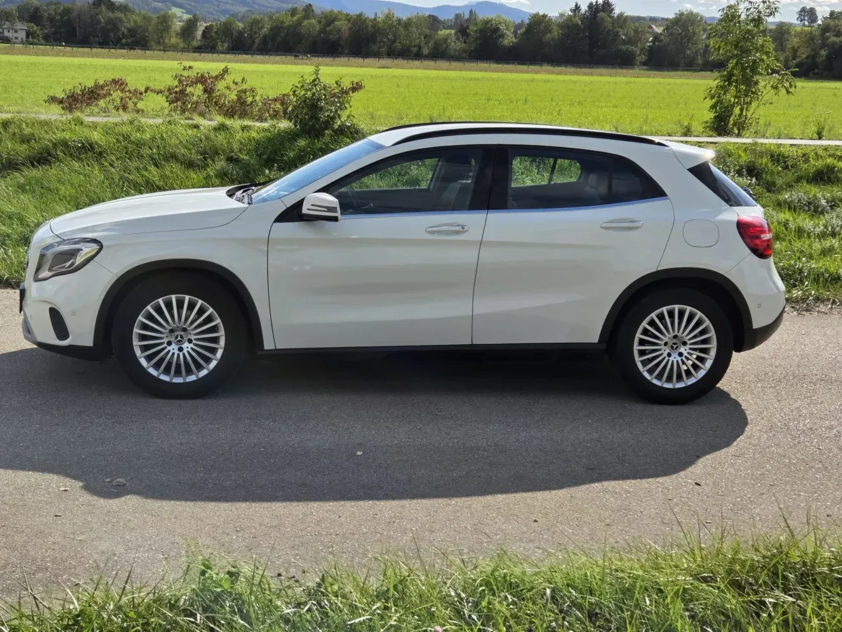 Mercedes-Benz Gla Class 2018 photo 3
