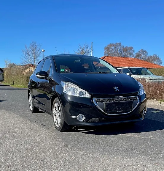 Peugeot 208 2012 photo 2