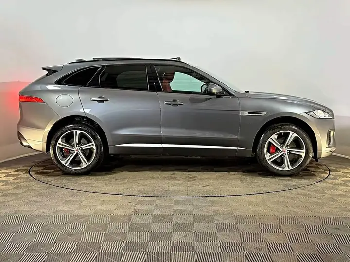 Jaguar F-Pace 2017 photo 5