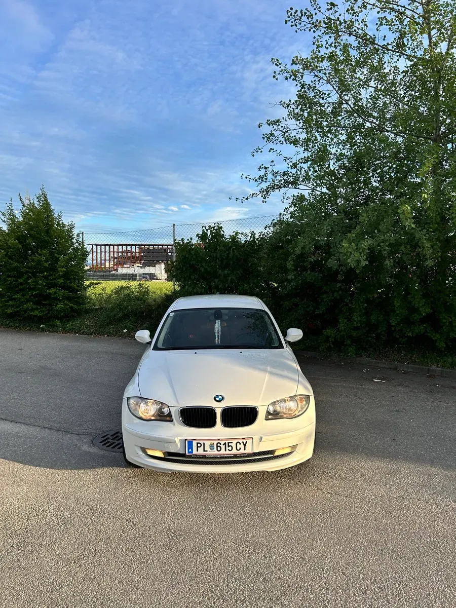 BMW 1 Series 2010 photo 2