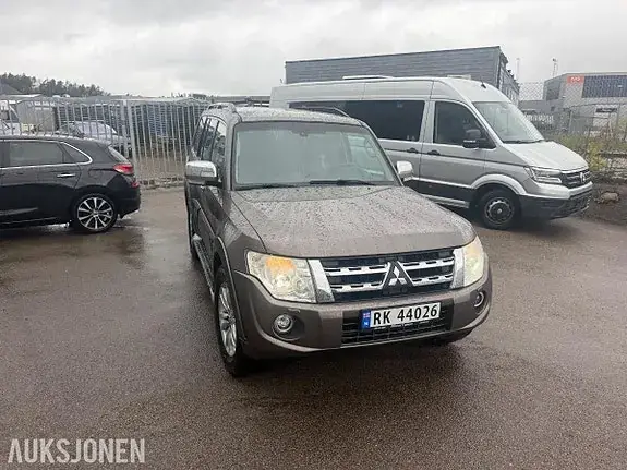 Mitsubishi Pajero 2012 photo 5