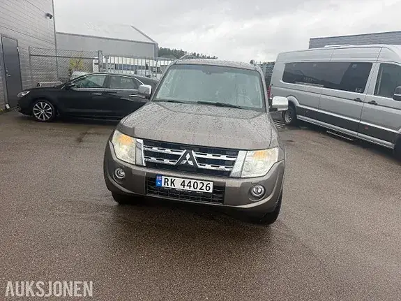 Mitsubishi Pajero 2012 photo 3