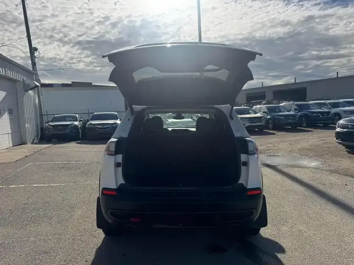 Jeep Cherokee 2019 photo 4