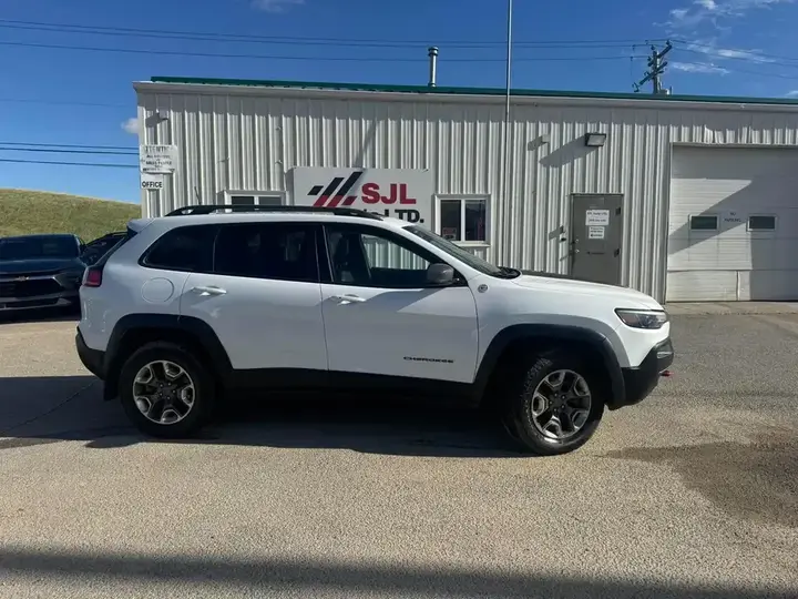 Jeep Cherokee 2019 photo 2