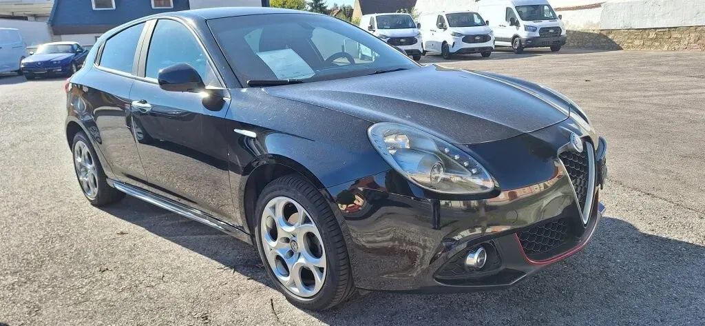 Alfa Romeo Giulietta 2018 photo 2