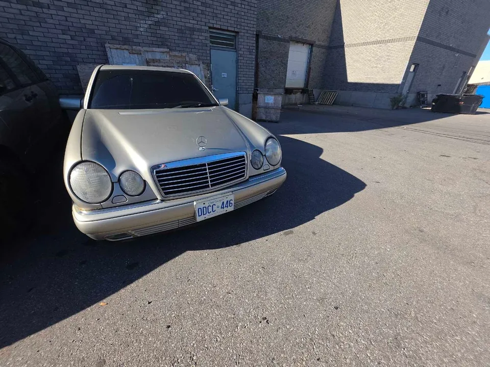 Mercedes-Benz E-Class 2000 photo 2
