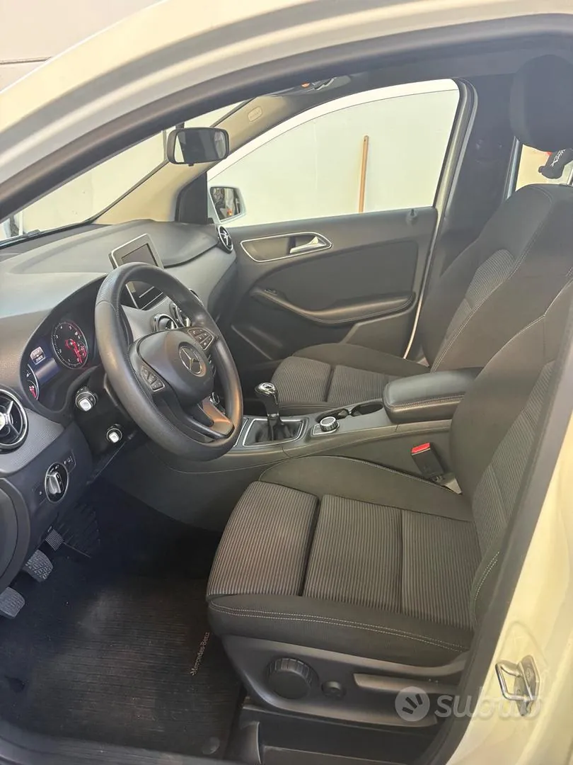 Mercedes-Benz A 180 2018 photo 4