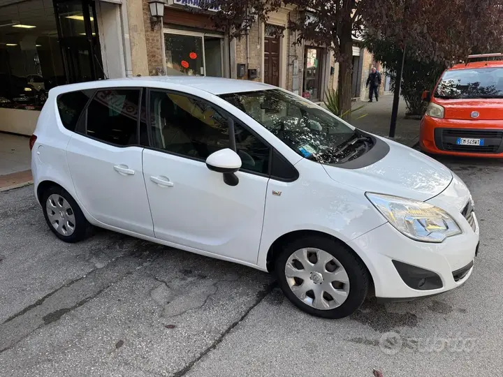 Opel Meriva 2011 photo 2
