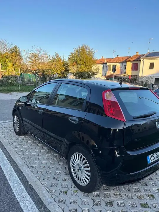 Fiat Grande Punto 2007 photo 2