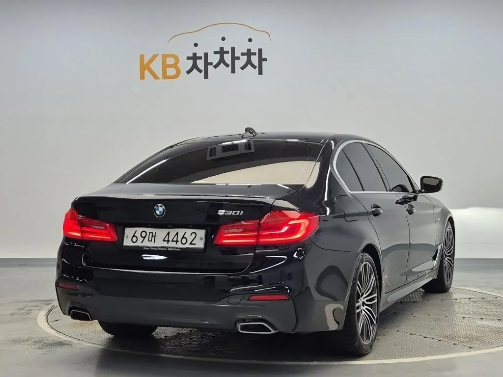 BMW 5 Series 2019 photo 3