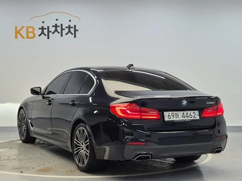 BMW 5 Series 2019 photo 2