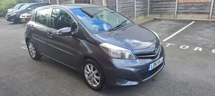 Toyota Yaris 2011 photo 2